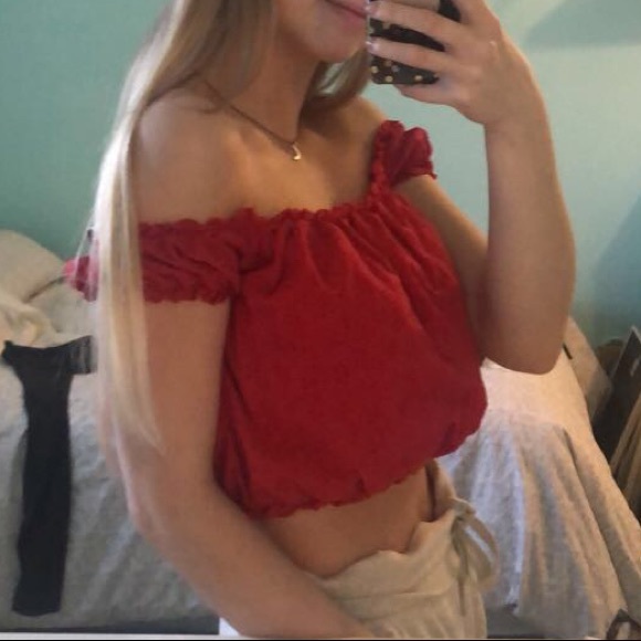 Off the Shoulder Garage Cropped Top - Picture 2 of 4